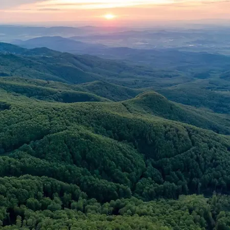 Iluska Vendeghaz 아파트 *