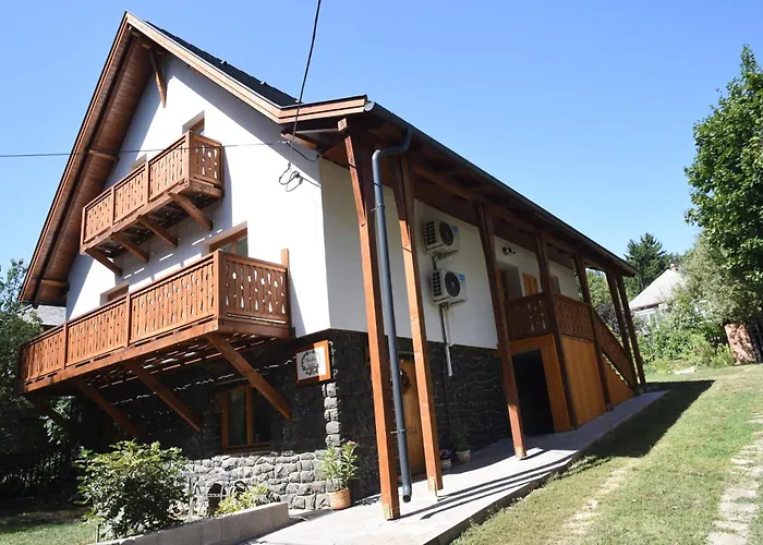 Iluska Vendeghaz Apartment *